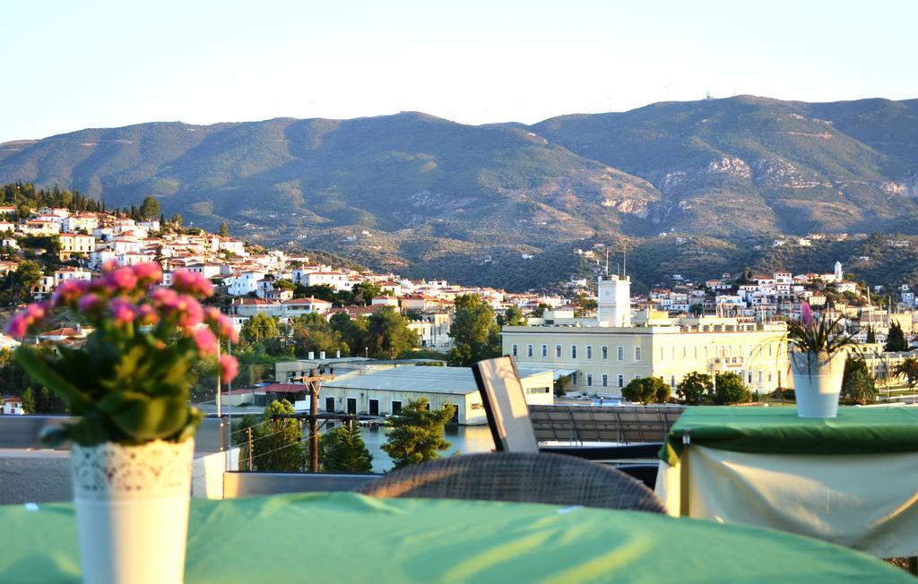 Saga Hotel Poros Town Exterior photo